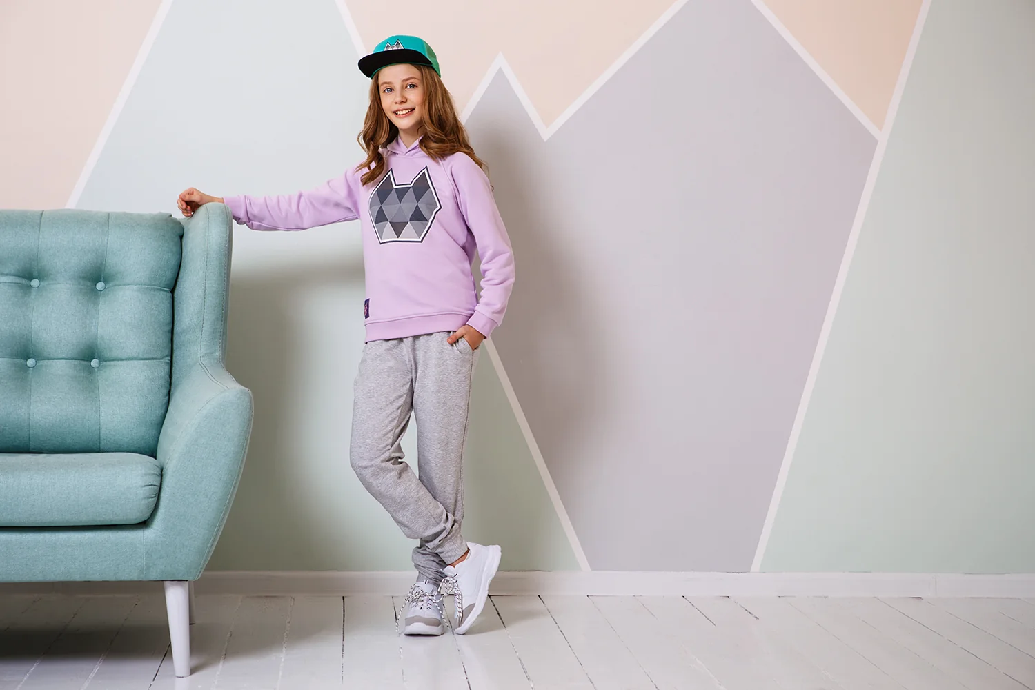 Девочка в одежде Lexus Kids